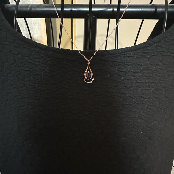 Elegant Rose Gold Necklace with Blue Gemstone - Picture 6 of 13